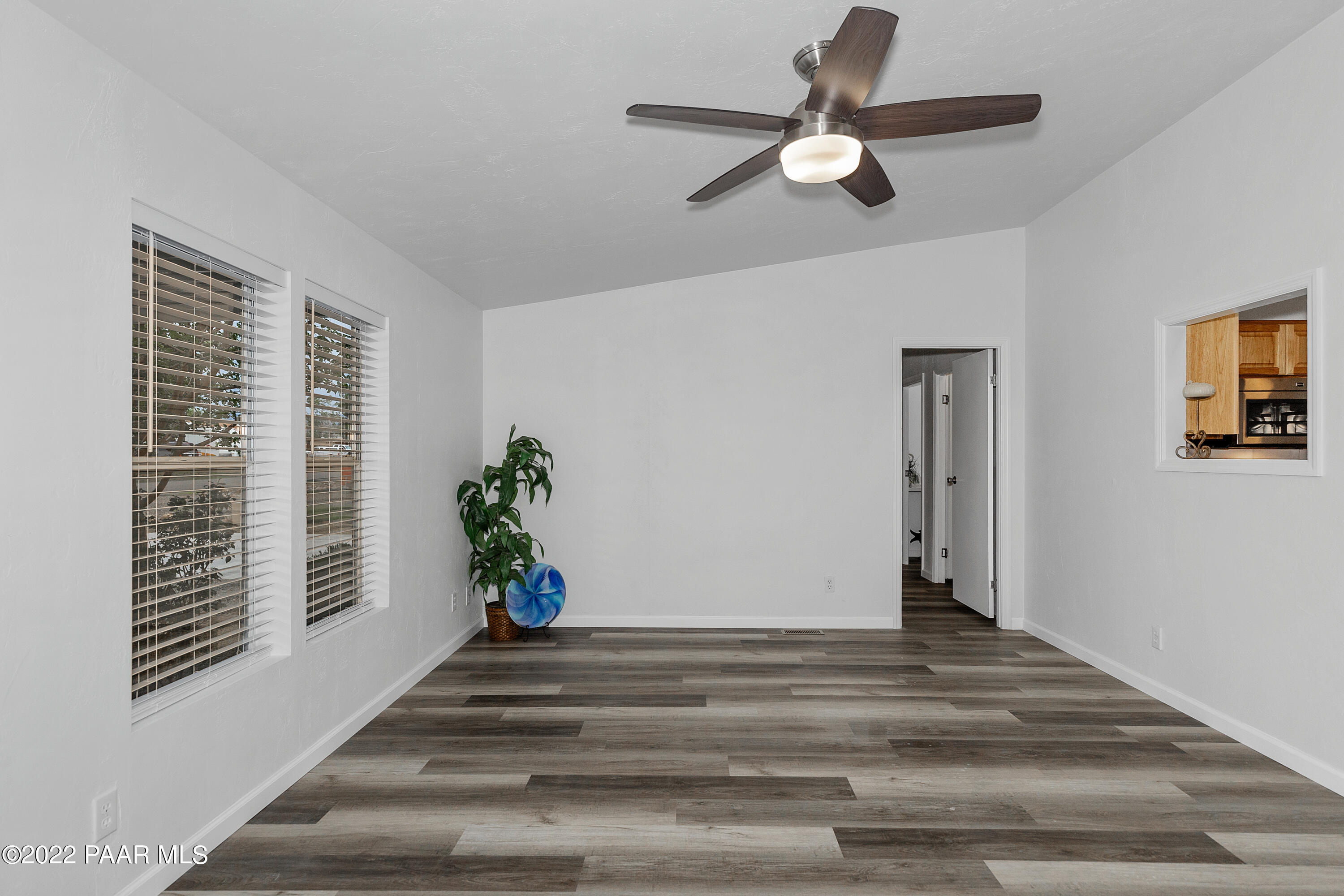 004_Living Room