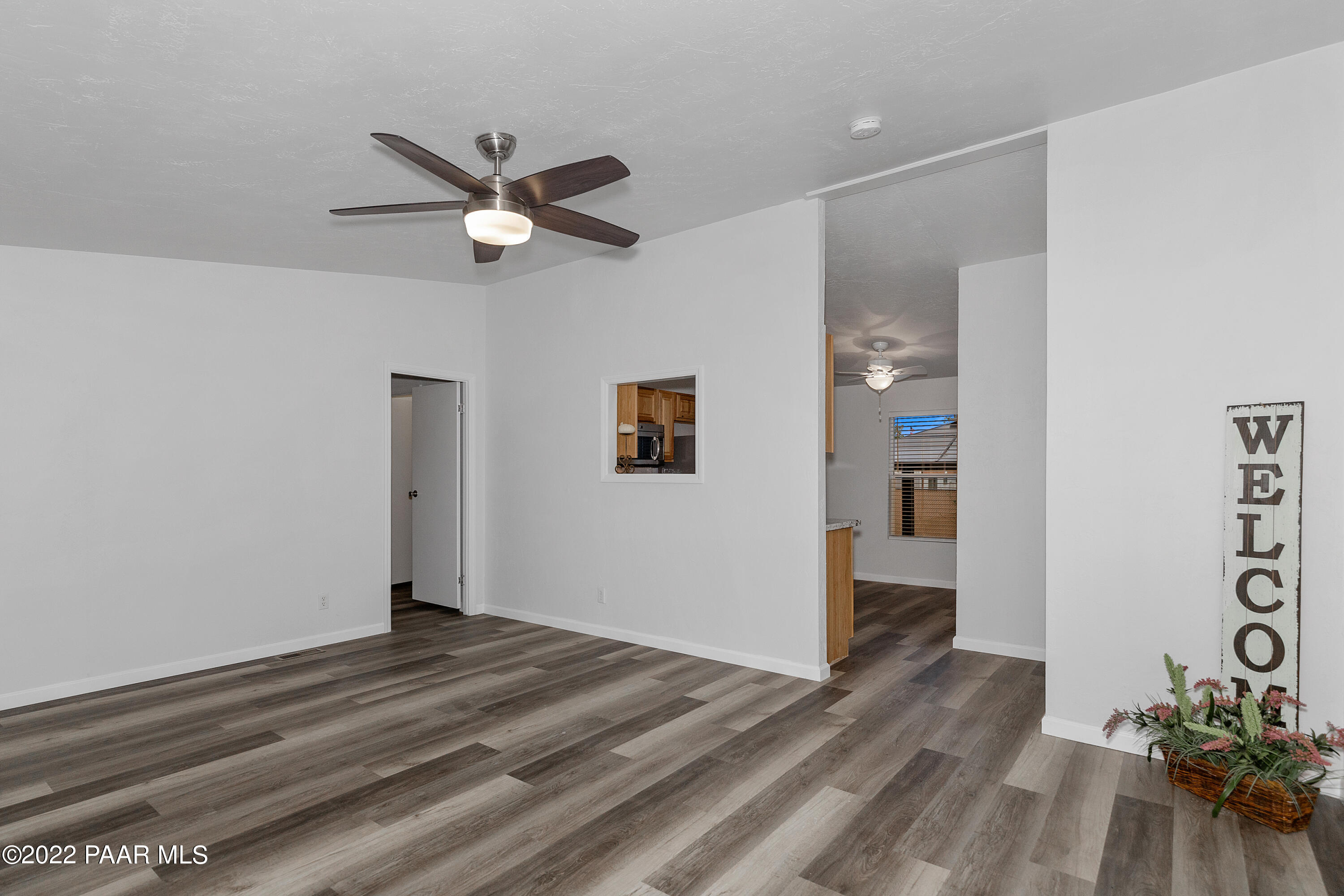 005_Living Room