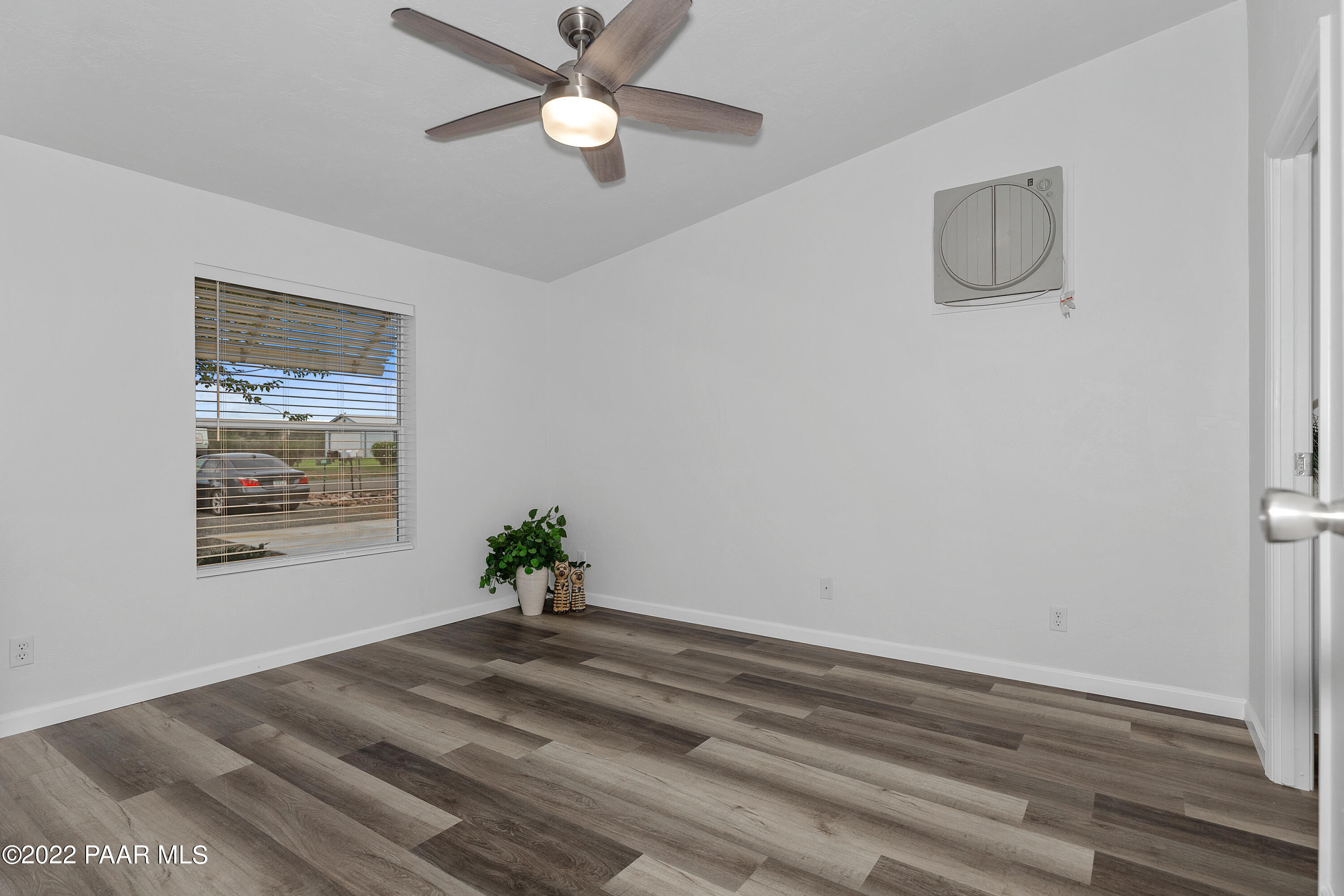 17456 East Trails End Road Mayer, AZ 86333 - Photo 9 of 20 009_Master Bedroom