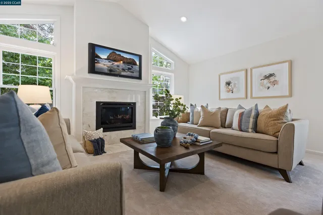 $2,395,000 | 5 Corte Sombrita, Orinda, CA 94563