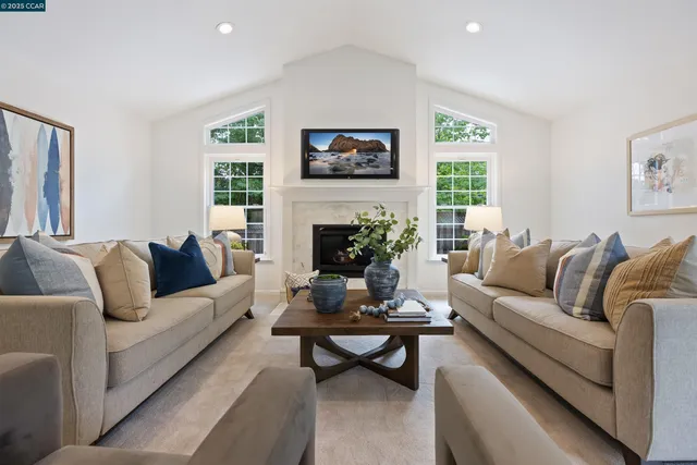 $2,395,000 | 5 Corte Sombrita, Orinda, CA 94563