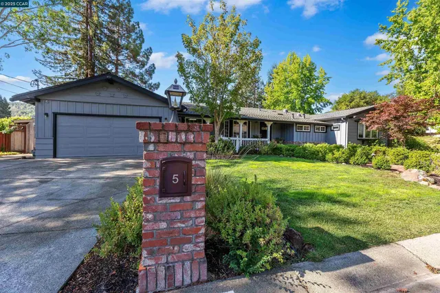 $2,395,000 | 5 Corte Sombrita, Orinda, CA 94563