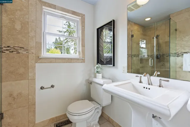 $2,395,000 | 5 Corte Sombrita, Orinda, CA 94563