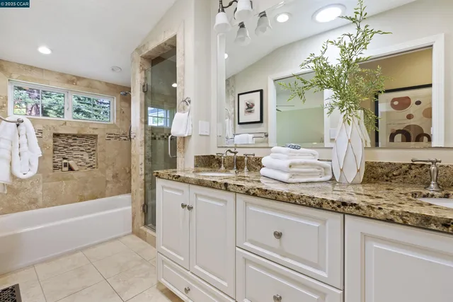 $2,395,000 | 5 Corte Sombrita, Orinda, CA 94563