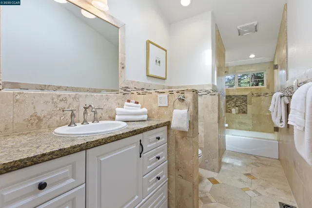 $2,395,000 | 5 Corte Sombrita, Orinda, CA 94563