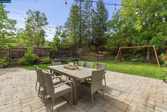 $2,395,000 | 5 Corte Sombrita, Orinda, CA 94563