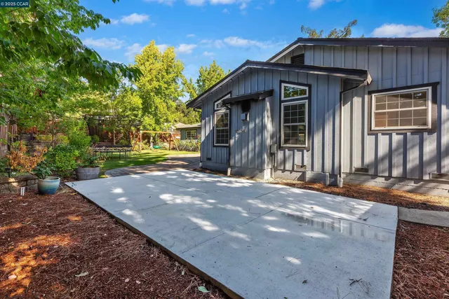 $2,395,000 | 5 Corte Sombrita, Orinda, CA 94563