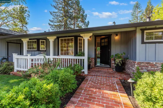 $2,395,000 | 5 Corte Sombrita, Orinda, CA 94563