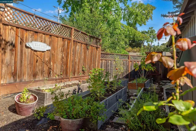 $2,395,000 | 5 Corte Sombrita, Orinda, CA 94563