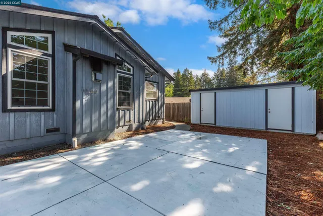 $2,395,000 | 5 Corte Sombrita, Orinda, CA 94563
