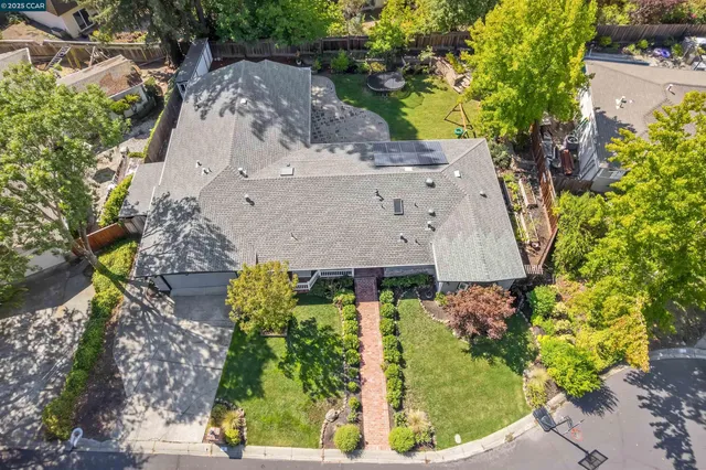 $2,395,000 | 5 Corte Sombrita, Orinda, CA 94563