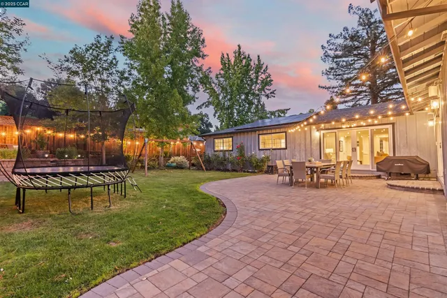 $2,395,000 | 5 Corte Sombrita, Orinda, CA 94563