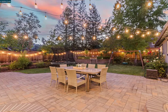 $2,395,000 | 5 Corte Sombrita, Orinda, CA 94563