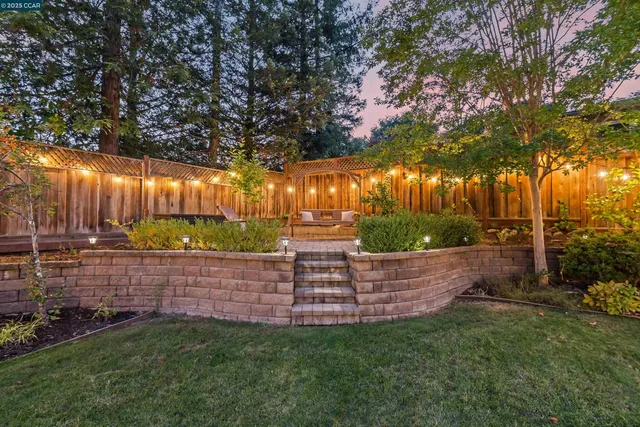 $2,395,000 | 5 Corte Sombrita, Orinda, CA 94563