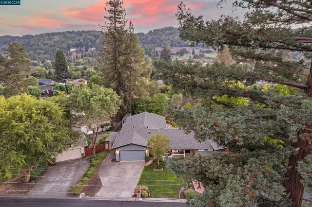 $2,395,000 | 5 Corte Sombrita, Orinda, CA 94563