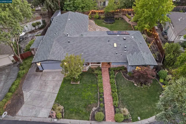$2,395,000 | 5 Corte Sombrita, Orinda, CA 94563