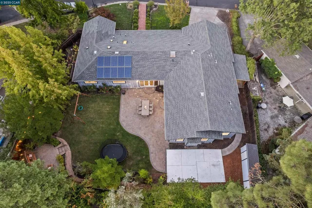 $2,395,000 | 5 Corte Sombrita, Orinda, CA 94563