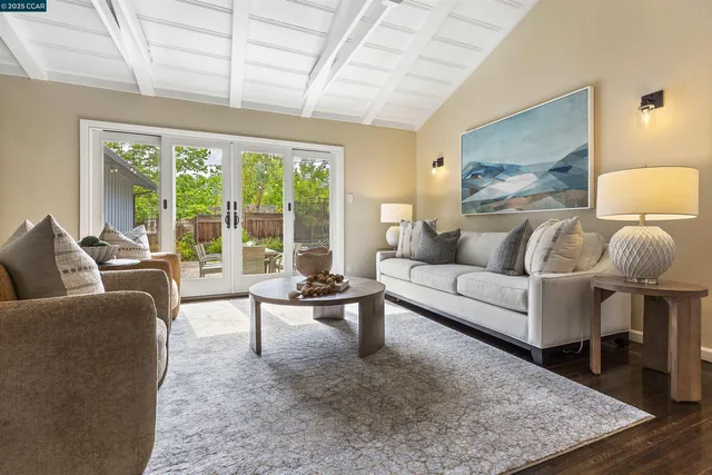 $2,395,000 | 5 Corte Sombrita, Orinda, CA 94563