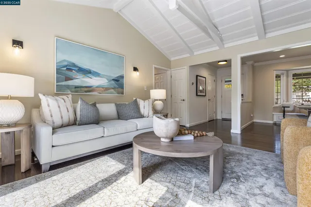 $2,395,000 | 5 Corte Sombrita, Orinda, CA 94563