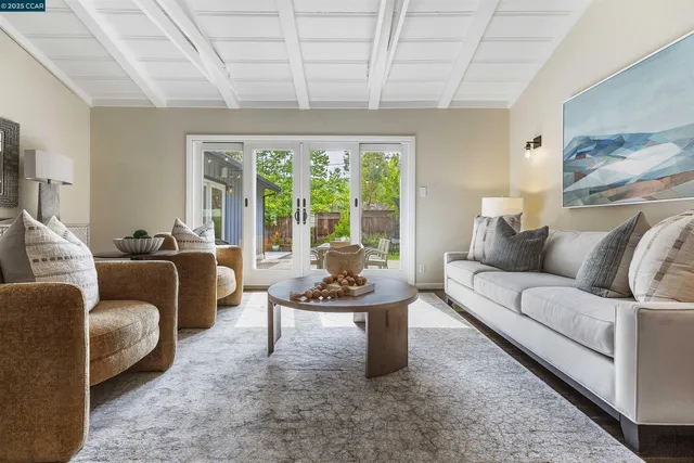 $2,395,000 | 5 Corte Sombrita, Orinda, CA 94563