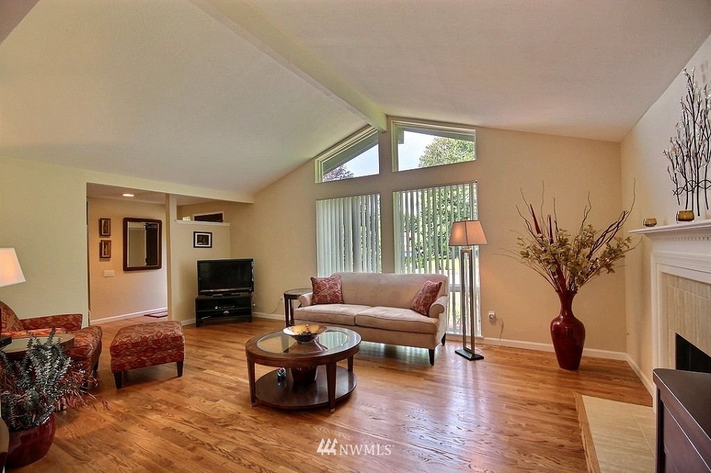 3307 Southeast 16th Place Renton, WA 98058 - Photo 4 of 24 Gallery Image 4