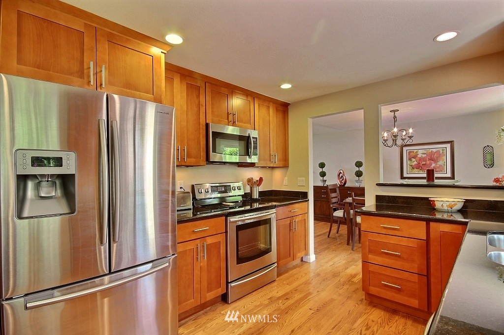 3307 Southeast 16th Place Renton, WA 98058 - Photo 8 of 24 Gallery Image 8