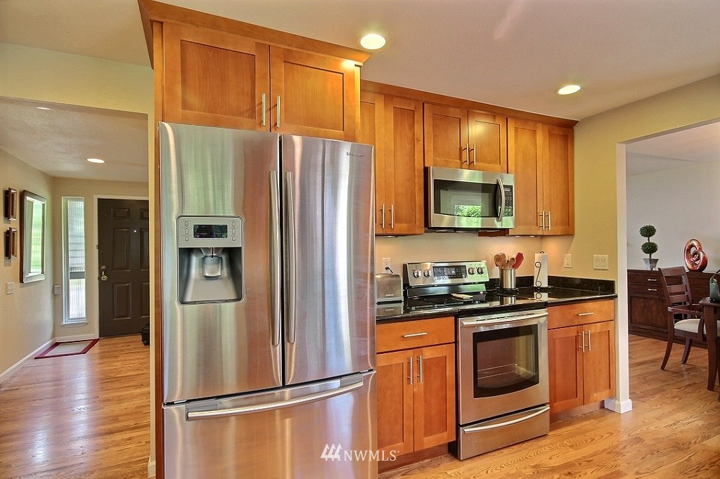 3307 Southeast 16th Place Renton, WA 98058 - Photo 9 of 24 Gallery Image 9