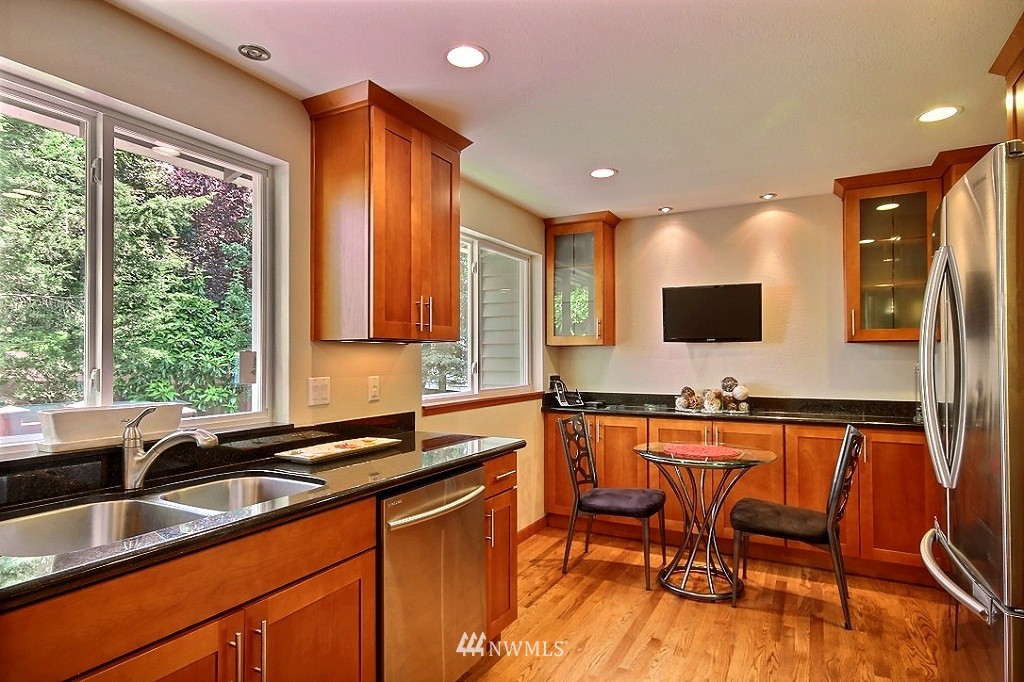 3307 Southeast 16th Place Renton, WA 98058 - Photo 10 of 24 Gallery Image 10