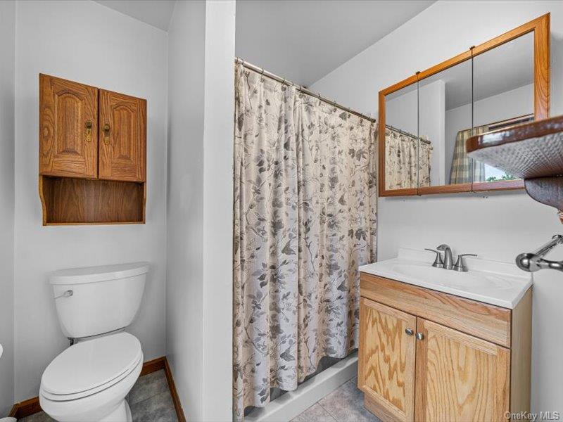 708 Kirbytown Road Middletown, NY 10940 - Photo 21 of 36 Full Bathroom