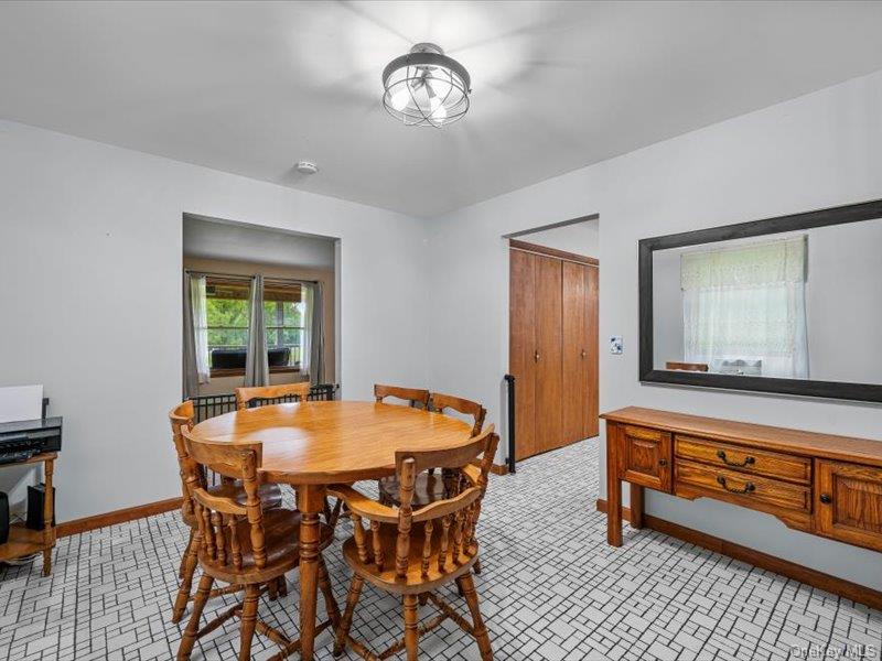 708 Kirbytown Road Middletown, NY 10940 - Photo 8 of 36 Dining Room