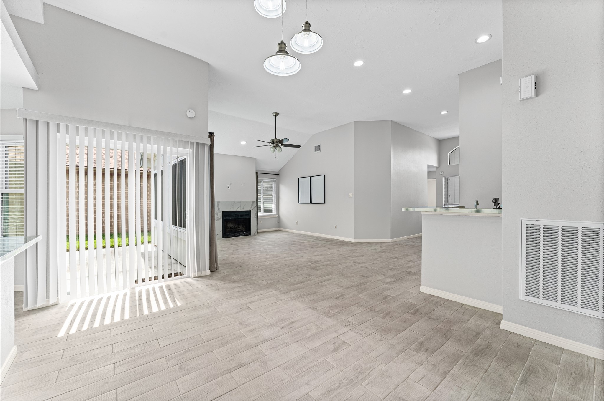 7810 Poitiers Drive Houston, TX 77071 - Photo 7 of 29