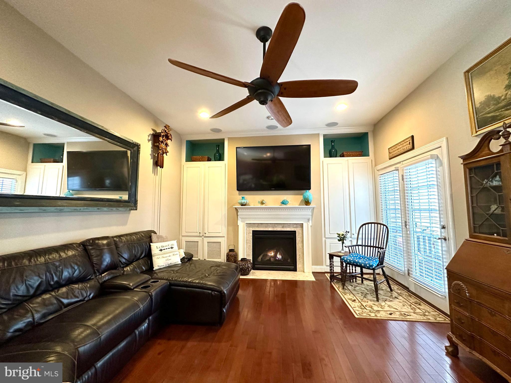 6319 Still Spring Place Alexandria, VA 22315 - Photo 15 of 94 Living Room - Main Level