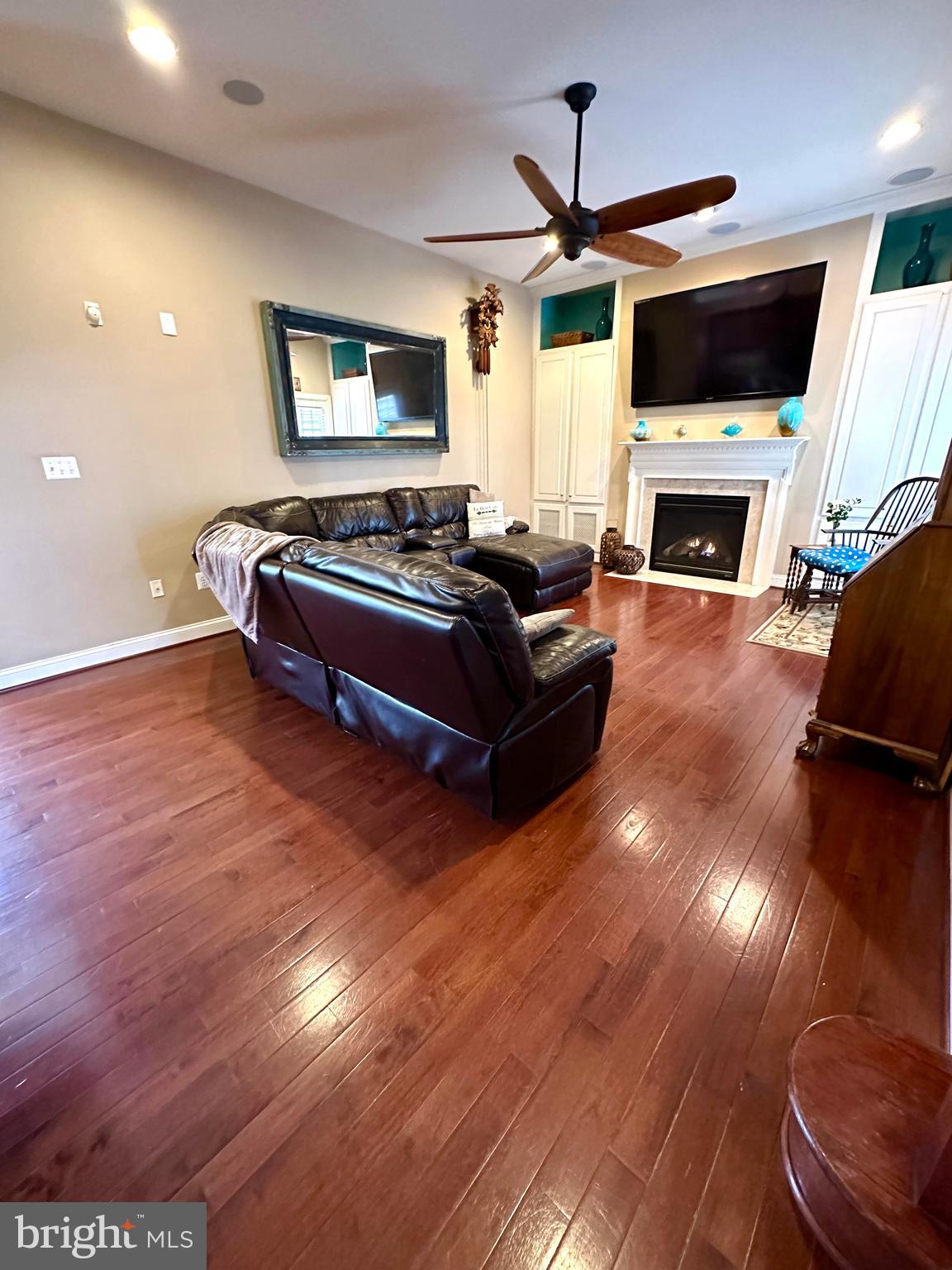 6319 Still Spring Place Alexandria, VA 22315 - Photo 17 of 94 Living Room - Main Level