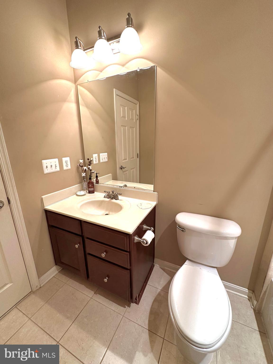 6319 Still Spring Place Alexandria, VA 22315 - Photo 60 of 94 Full Bath #2 - Upper Level