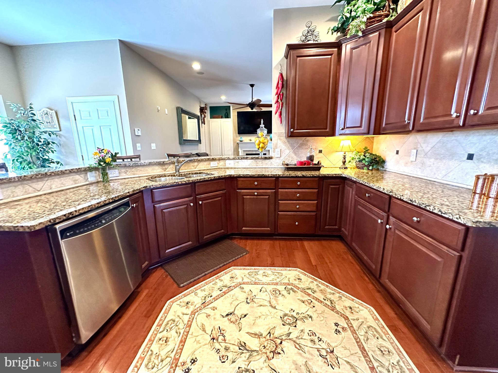 6319 Still Spring Place Alexandria, VA 22315 - Photo 8 of 94 Kitchen - Main Level