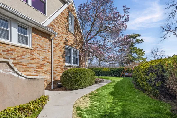 $799,000 | 664 Burton Avenue, Highland Park, IL 60035