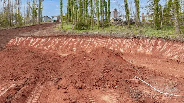 a view of a backyard with pathway