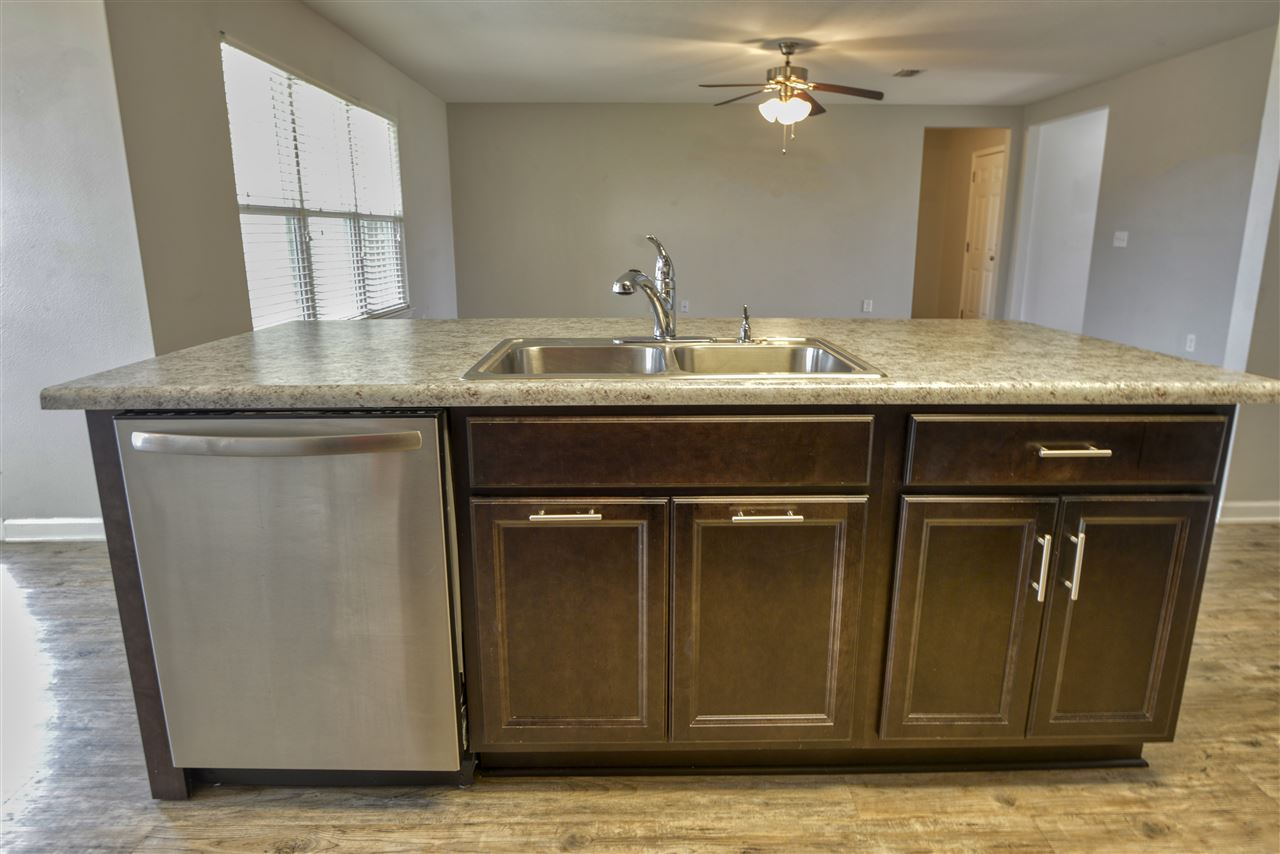 6990 Crimson Ridge Street Gulf Shores, AL 36542 - Photo 7 of 31 Kitchen