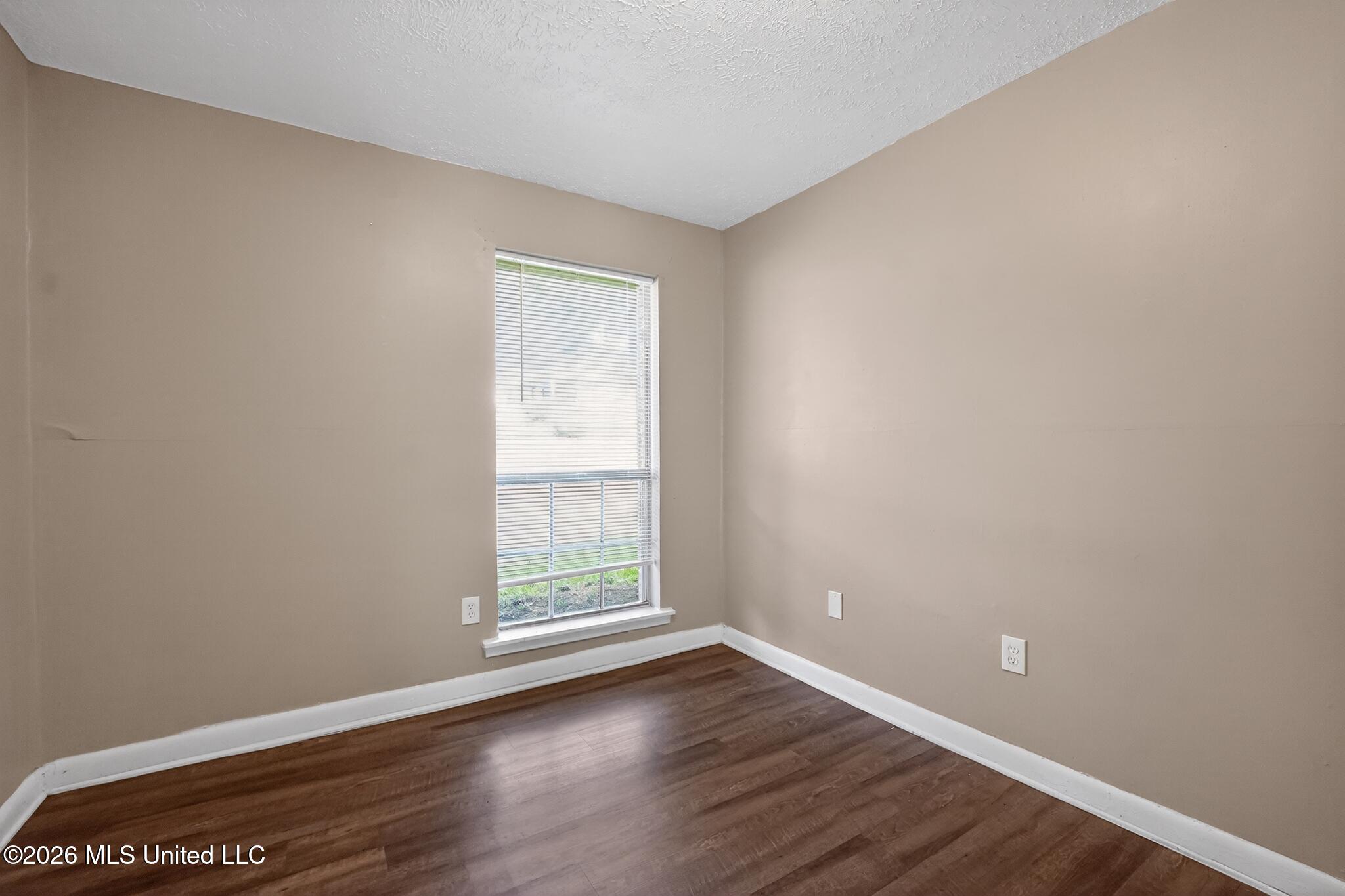 206 Valley Ridge Drive Jackson, MS 39206 - Photo 27 of 34 27_206_Valley_Ridge_Dr-Bedroom-8017
