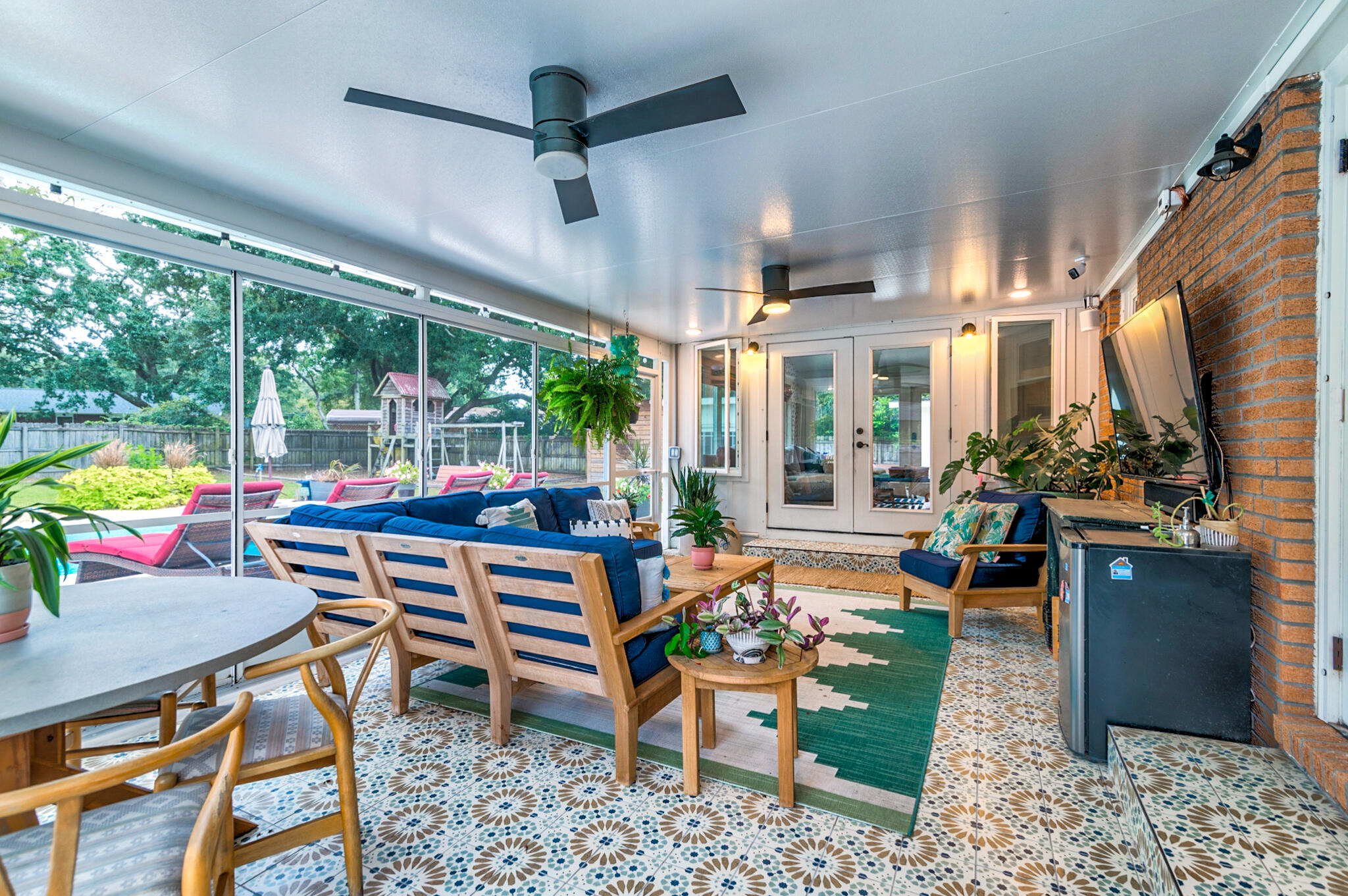 902 Mikell Drive Charleston, SC 29412 - Photo 22 of 25 902 Mikell - 33 - CHS Media Group