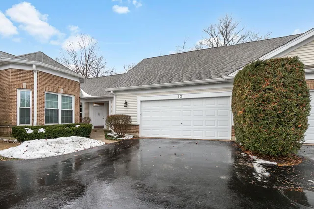$325,000 | 121 Enfield Lane, Grayslake, IL 60030