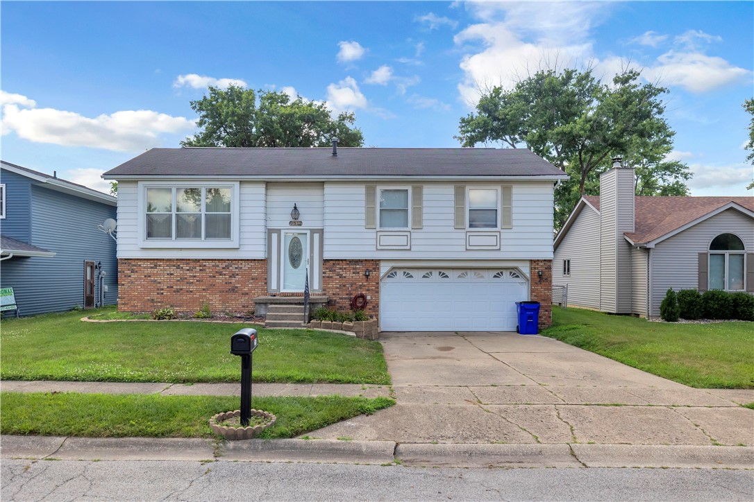 2571 Lansdowne Court Decatur, IL 62521 - Photo 1 of 32