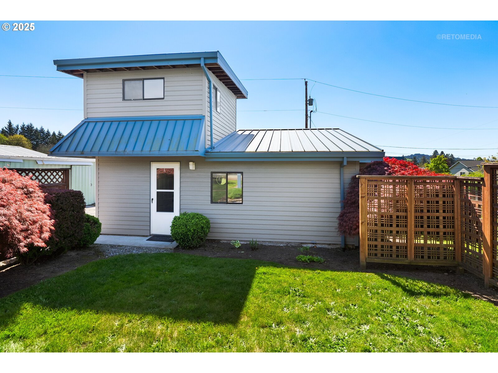 17233 Southeast McKinley Road Gresham, OR 97080 - Photo 28 of 48 a front view of a house with garden