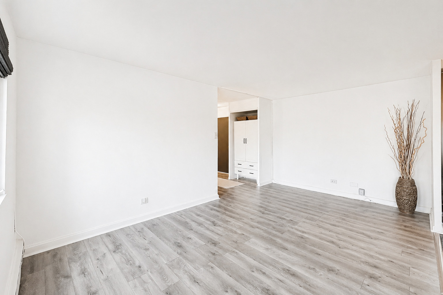 700 West Bittersweet Place, Unit 210 Chicago, IL 60613 - Photo 6 of 22 a view of an empty room and wooden floor
