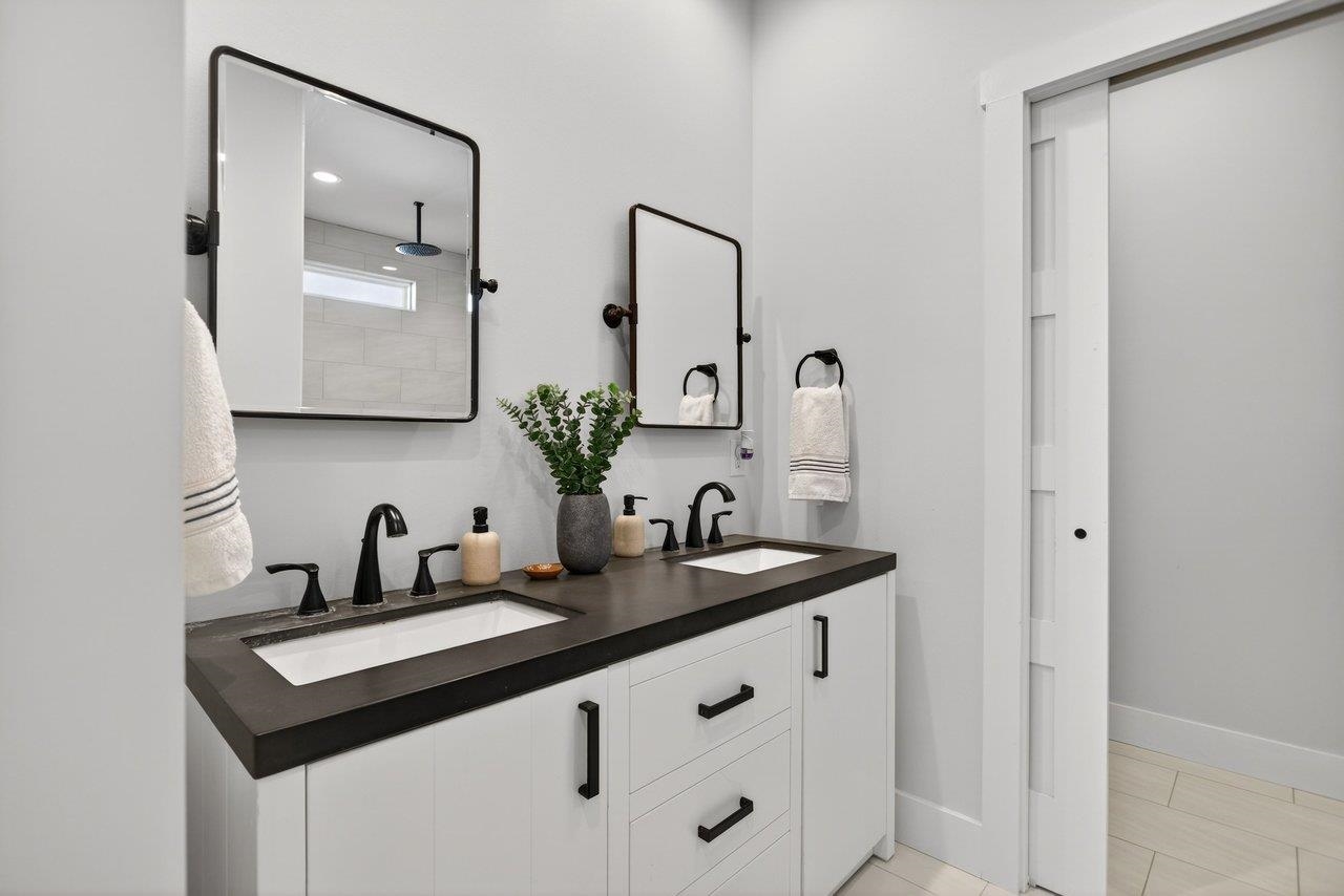 475 Beauford Road Harrisonburg, VA 22801 - Photo 29 of 75 a bathroom with a sink and a mirror