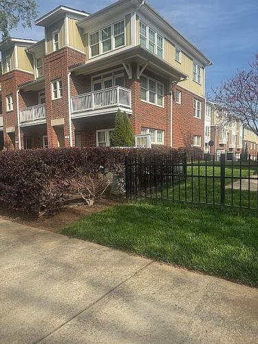 131 Grandin Road Charlotte, NC 28208 - Photo 1 of 23