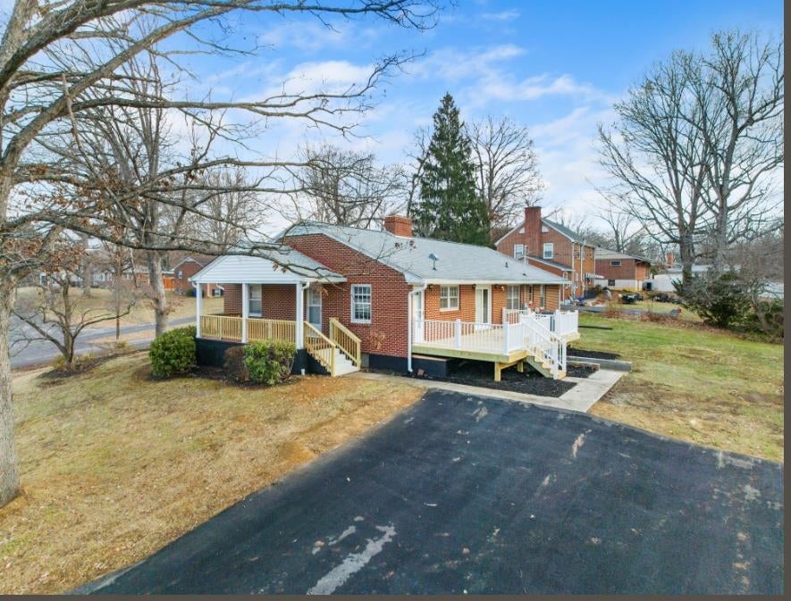 215 Overhill Road Christiansburg, VA 24073 - Photo 2 of 76 Gallery Image 2