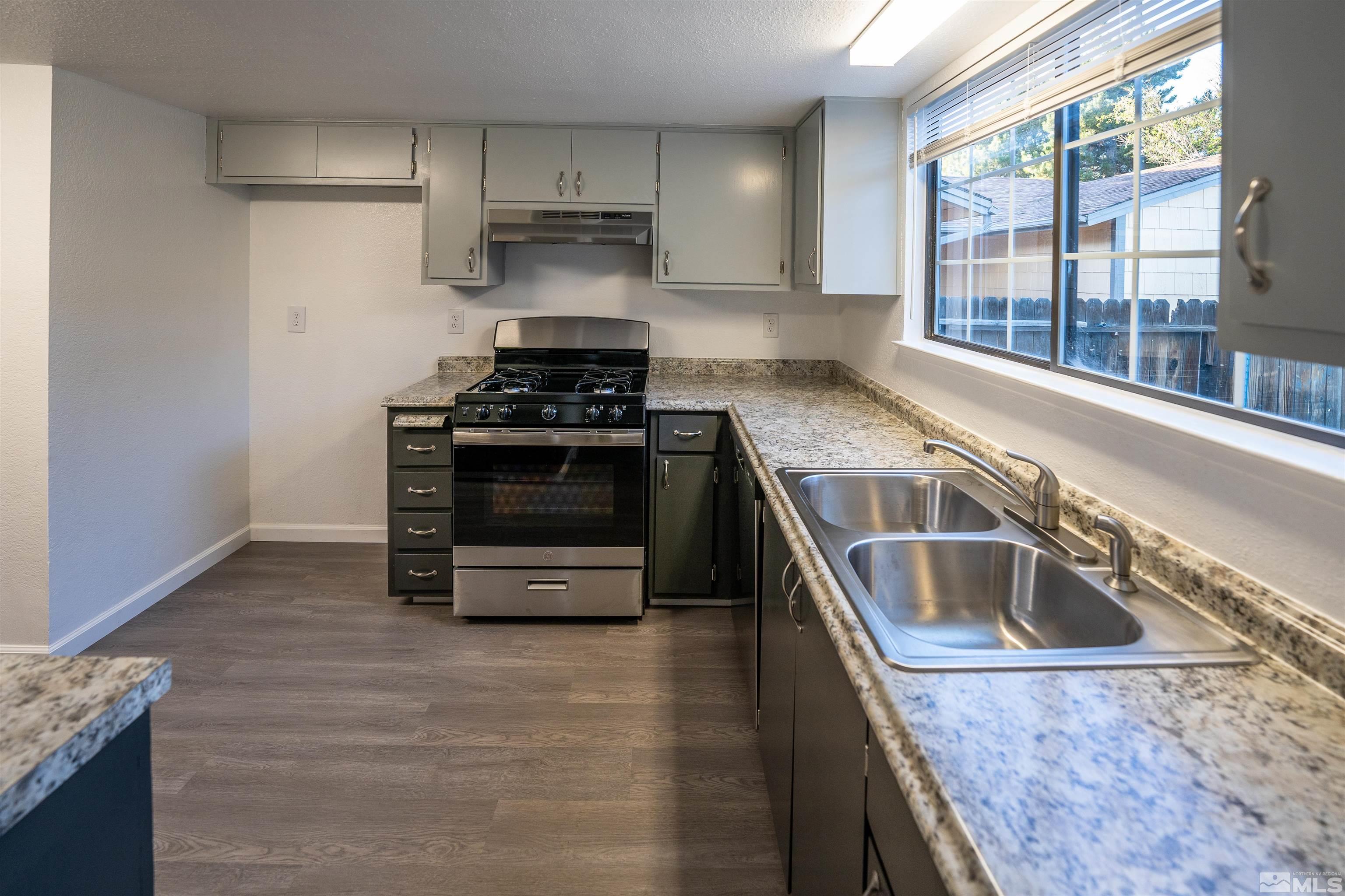 10032 Humite Lane Reno, NV 89506 - Photo 8 of 20 Photo 8