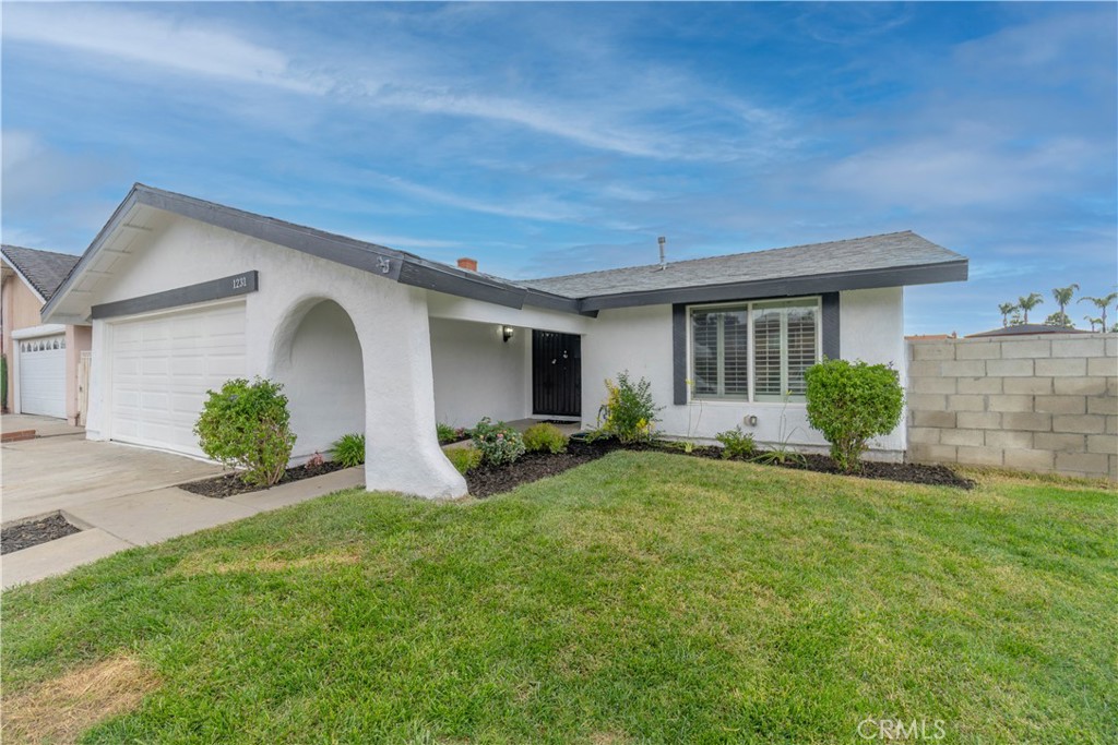 a view of a house with a back yard
