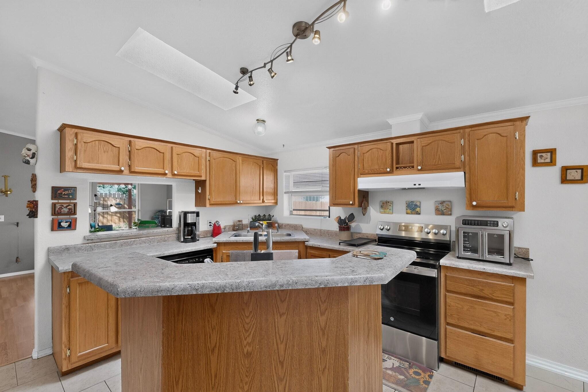 8905 Odin Road Southwest Albuquerque, NM 87121 - Photo 10 of 42 Gallery Image 10